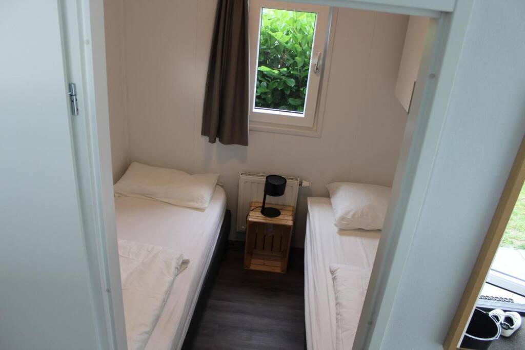 Vakantiehuis Met Vijverzicht Lathum Exterior foto