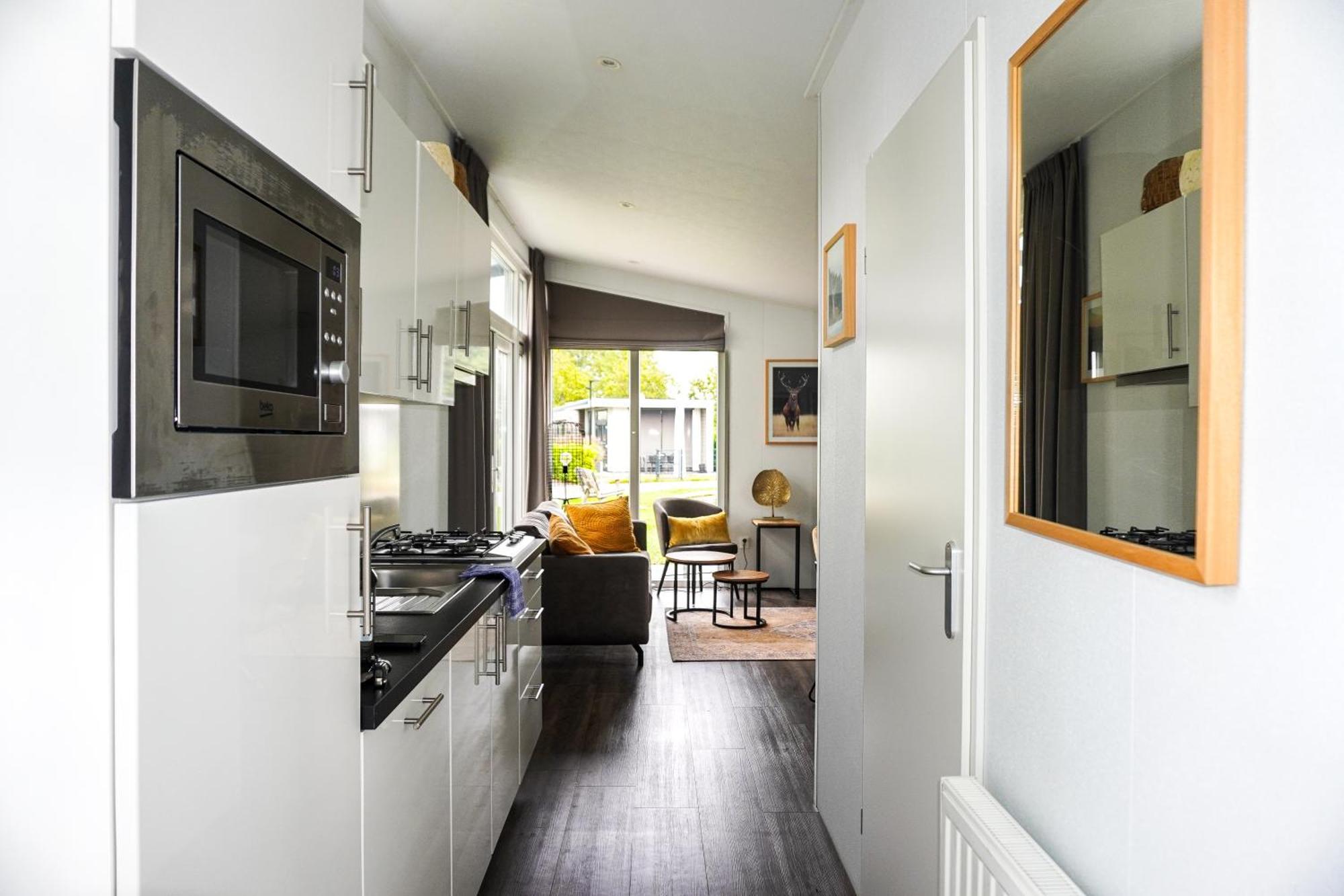 Vakantiehuis Met Vijverzicht Lathum Exterior foto